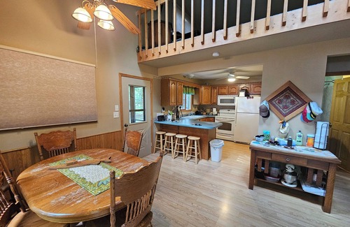 Holcombe Cottage | Lake front cottage on beautiful quiet setting on Lake Holcombe