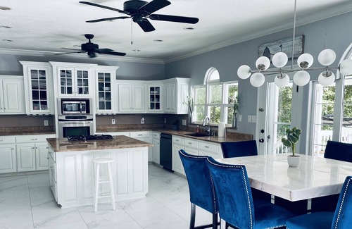 Mid America House | Lake Front - Game Room-Heated Pool-Hot tub- PM for Flexible pricing!