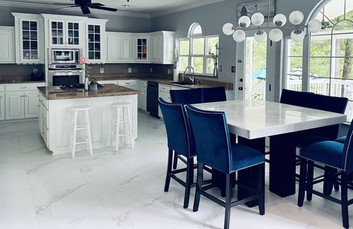 Mid America House | Lake Front - Game Room-Heated Pool-Hot tub- PM for Flexible pricing!