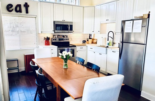 Mayhew House | Lake Front Getaway, Family Friendly.