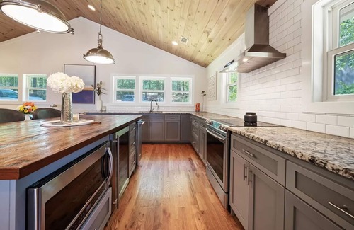 Buckhead House | Lake front home on Lake Oconee with private dock, hot tub and firepit