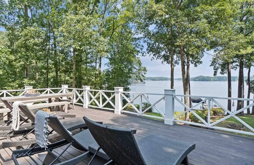 Buckhead House | Lake front home on Lake Oconee with private dock, hot tub and firepit