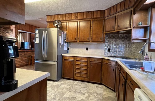 Negreet House | Lake front home with spectacular sunsets! 6 miles from Toledo Tackle!