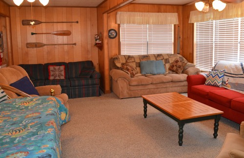 Leesburg House | Lake Front House! Great fishing on Lake Weiss