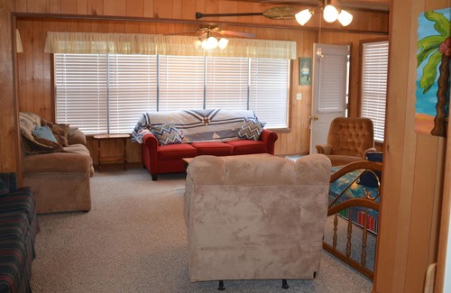 Leesburg House | Lake Front House! Great fishing on Lake Weiss