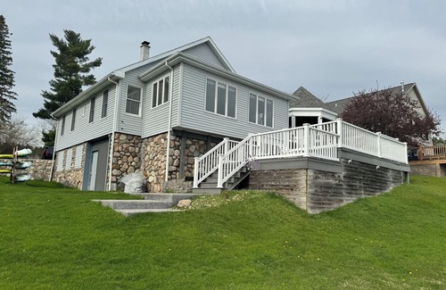 Mecosta House | Lake Front House on Tri-Lakes, championship golf, kayaks, paddle boards, pontoon