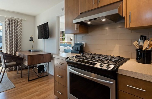 Coeur d'Alene House | Lake Front New Remodel w/ Hot Tub- Coeur d'Alene