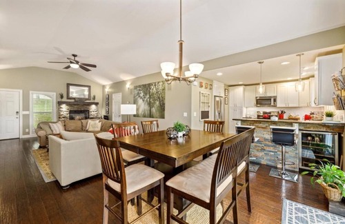 Bella Vista House | Lake front - Newly renovated - Gorgeous Views - Close to trails!