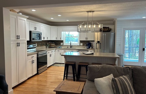Blairsville House | Lake Front, Pontoon Boat, Fire pit, Kayaks,Hot tub, Ping Pong, Dock