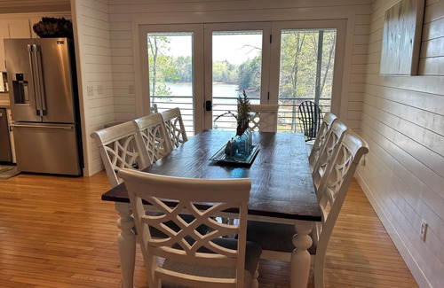 Blairsville House | Lake Front, Pontoon Boat, Fire pit, Kayaks,Hot tub, Ping Pong, Dock