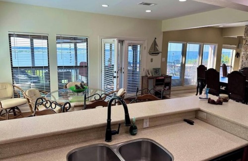 Pottsboro House | Lake Front, Pool & Sunset Island Views- Lake Texoma HEAVENLY!