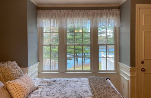 West Wareham House | Lake Front Property, Close to Cape Cod!