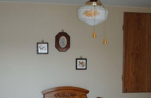 Irons Cottage | Lake Front, Recently Renovated 3 Bedroom Cottage, Harper Lake