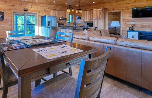 Sevierville House | Lake Front Smoky Mountain View