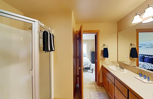 Rockaway Beach House | Lake Front Townhome - Rockaway Beach