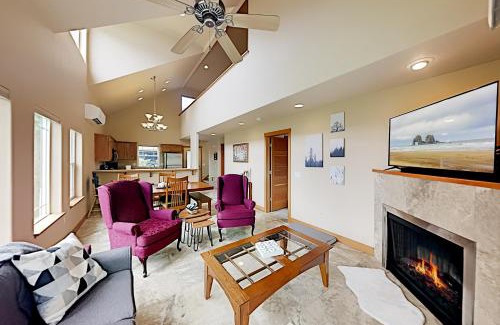 Rockaway Beach House | Lake Front Townhome - Rockaway Beach