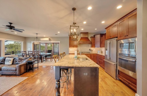 Lake Harmony House | "Lake Front Vista" 9 Bdrm, 4.5 Bath, Dock, Hot Tub, Pool Table, Shuffleboard, Fire Pit, Gas Grill