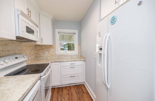 Henrico House | LAKE FRONT WITH GORGEOUS VIEWS & SPACIOUS BACKYARD + LOTS OF AMENITIES