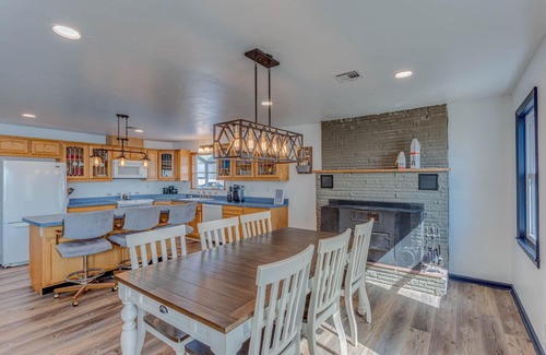 Copeland House | Lake Front With shared Boat Dock and private hot tub