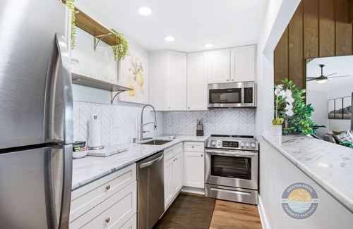 Lake Geneva Condo | Lake Geneva Gem: Luxury, Comfort & Prime Location