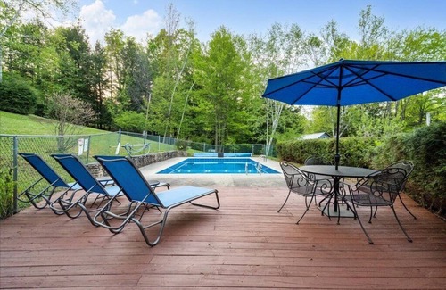 Warrensburg Cabin | Lake George Mountain Chalet on 2.45 acres with Fall Foliage, grill & fire pit.