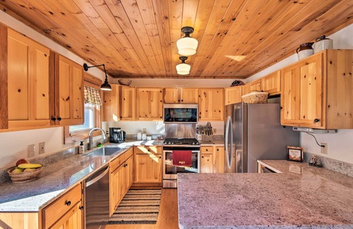 Cullowhee Cabin | Lake Glenville Cabin w/Boat Dock, Kayaks & Views!