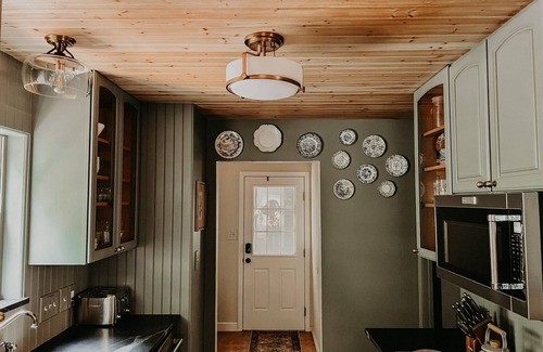 Cullowhee House | Lake Glenville Cottage | Fresh mountain air, hot tub, and fire pit!