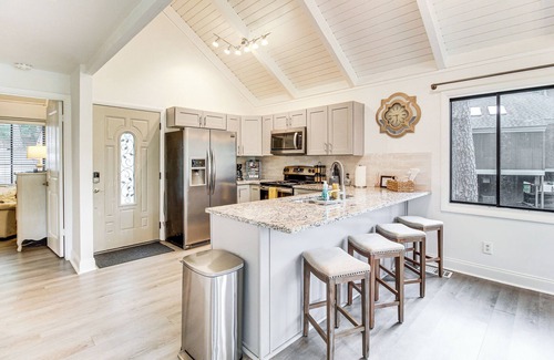 Big Canoe House | Lake & Golf Course Views: Big Canoe Home w/Deck!