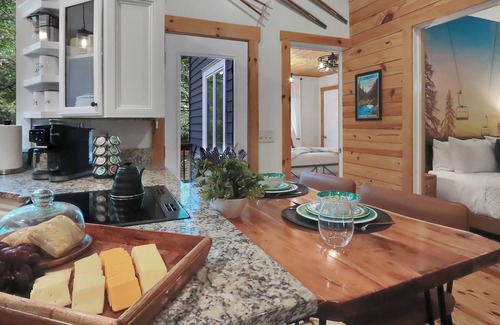 Newland Cabin | Lake, Golf & Hike at Linville Lodge in Linville Land Harbor Resort Community