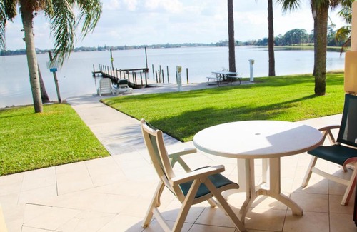 Lake Placid Hotel | Lake Grassy Inn & Suites