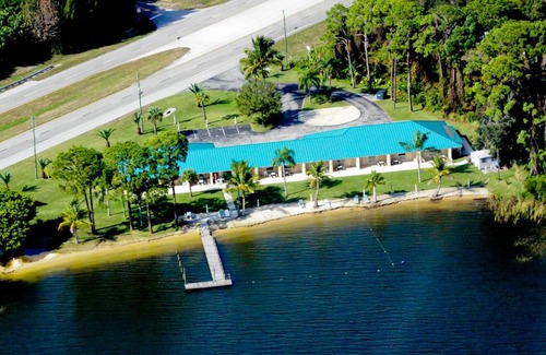 Lake Placid Hotel | Lake Grassy Inn & Suites