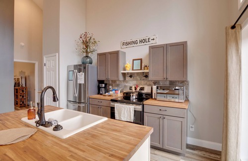 Guntersville Apartment | Lake Guntersville Getaway w/Shared Boat Dock!