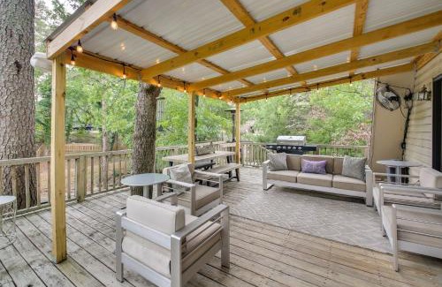 Mid America House | Lake Hamilton Cabin Boating Getaway!