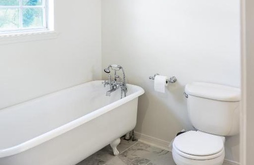 Mid America House | Lake Hamilton Carriage House 5BR; 3.5BA Sleeps 17!