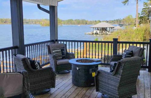 Lake Hamilton House | Lake Hamilton Elegance