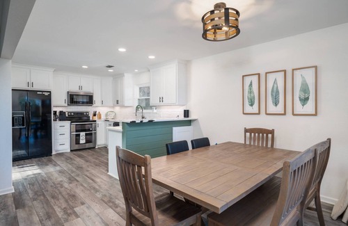 Rockwell House | Lake Hamilton Retreat: Lakefront View, Private Dock, Kayaks, Fire Pit, Pet-Friendly, and Game Room!