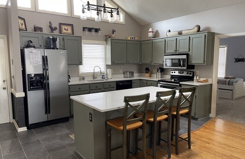 Seneca House | Lake Hartwell - 15 mins to Clemson, Tubes, Skis, Wakeboards. Floats and Memories