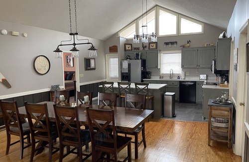 Seneca House | Lake Hartwell - 15 mins to Clemson, Tubes, Skis, Wakeboards. Floats and Memories