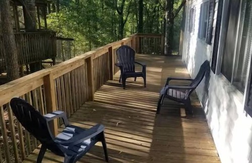 Townville House | Lake Hartwell 3-bedroom Getaway walking distance to lake in Townville