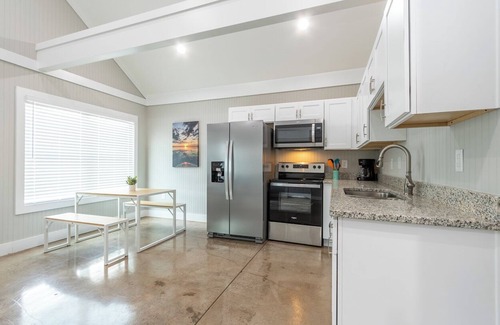 Townville Cabin | Lake Hartwell Cabins-15 Minutes to Clemson-Near Green Pond Landing