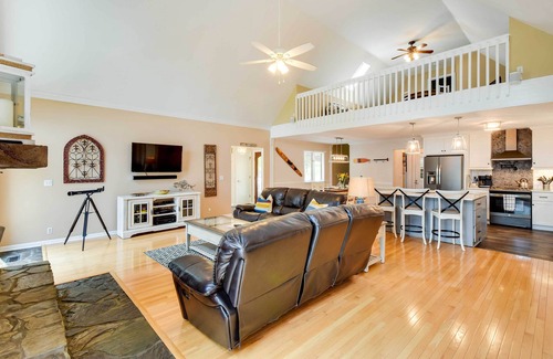 Lavonia House | Lake Hartwell Home w/Private Dock & Hot Tub!