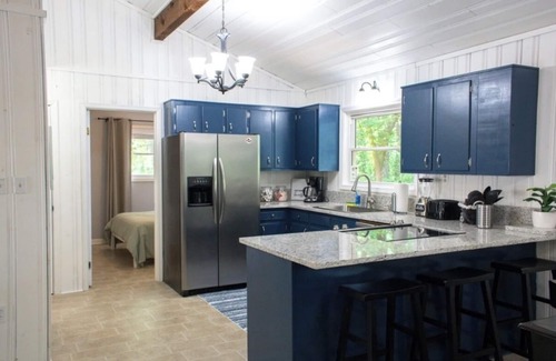 Martin House | Lake Hartwell NEW HOT TUB Paddle boards kayaks, 30 mins to blue ridge mountains!