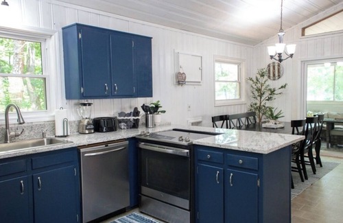 Martin House | Lake Hartwell NEW HOT TUB Paddle boards kayaks, 30 mins to blue ridge mountains!
