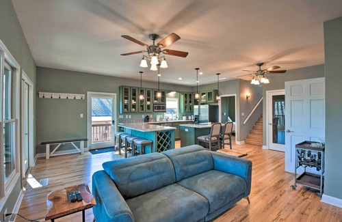 Townville House | Lake Hartwell Retreat w/Boat Dock & Kayaks!