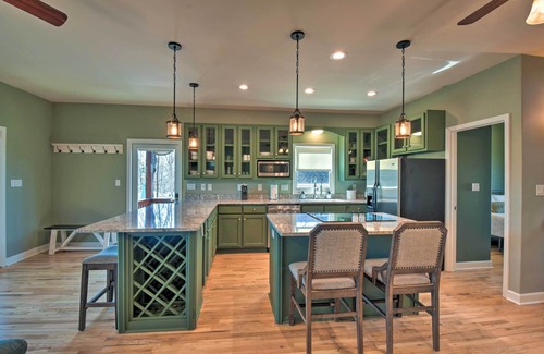 Townville House | Lake Hartwell Retreat w/Boat Dock & Kayaks!