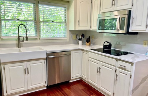 Townville House | Lake Hartwell, SC - 3BR, Sleeps 8, Lake Front, Hot Tub, Game Room!