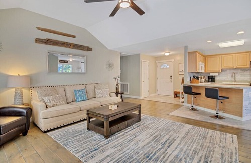Townville House | "Lake Hartwell, Waterfront Cottage with Views, near Clemson"