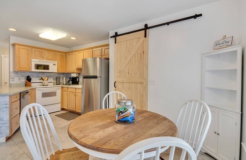 Townville House | "Lake Hartwell, Waterfront Cottage with Views, near Clemson"
