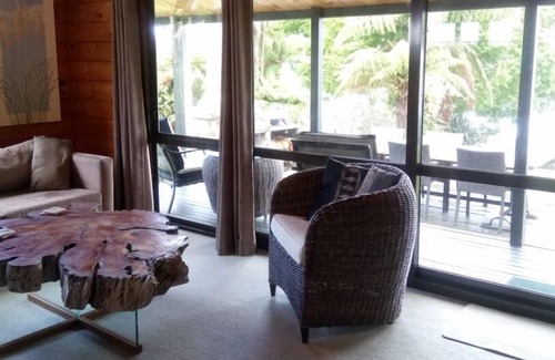 Hamurana House | Lake Haven - Lake Edge