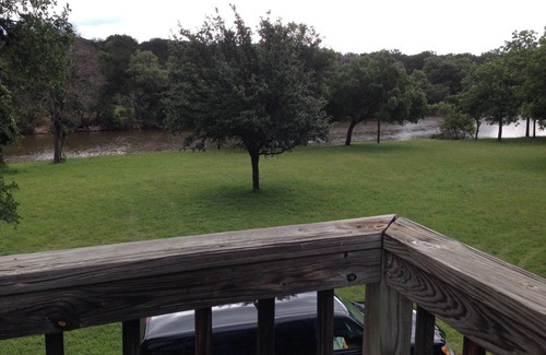 Bandera House | LAKE HIAWATHA 2 Br GUEST HOUSE In Bandera Texas